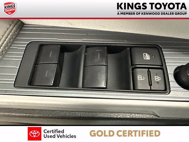 Certified 2025 Toyota Sienna LE FWD image 25