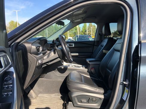 Certified 2022 Ford Explorer XLT w/ Equipment Group 202A image 21