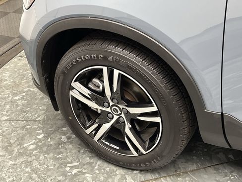Used 2023 Volvo XC40 B5 Core AWD/4WD image 30