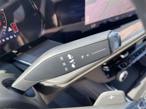 New 2025 Chevrolet Suburban Premier image 18