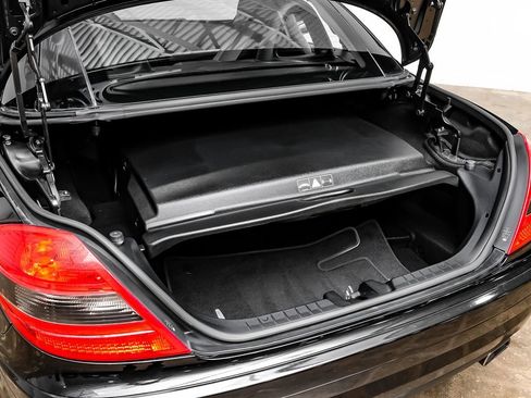 Used 2011 Mercedes-Benz SLK 300 image 40