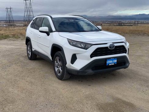 Used 2022 Toyota RAV4 LE image 3