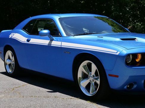 Used 2016 Dodge Challenger R/T Plus RWD image 46