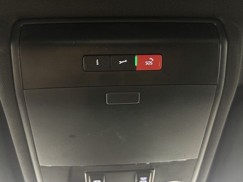 Used 2021 Volkswagen Atlas Cross Sport SE FWD image 26