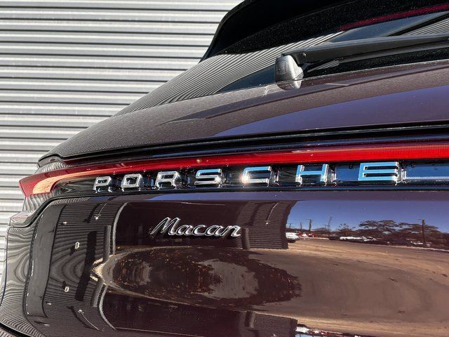 Certified 2026 Porsche Macan AWD/4WD image 27