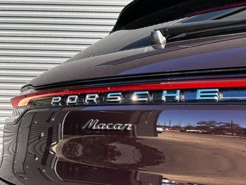 Certified 2026 Porsche Macan AWD/4WD image 27