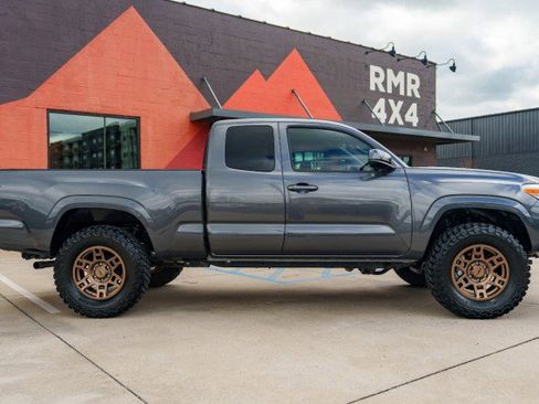 Used 2022 Toyota Tacoma SR image 4
