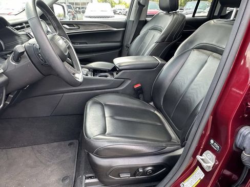Used 2023 Jeep Grand Cherokee Limited w/ Black Appearance Package AWD/4WD image 19
