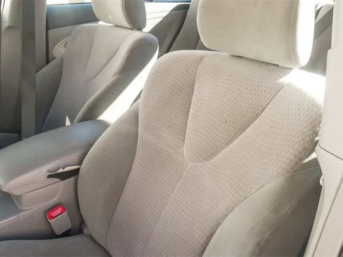 Used 2011 Toyota Camry LE image 21