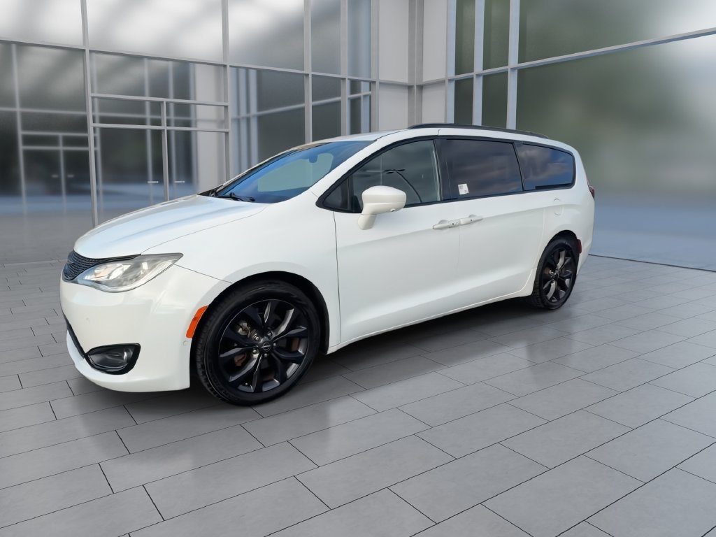 Used 2020 Chrysler Pacifica Touring-L Plus w/ Advanced Safetytec Group FWD image 4