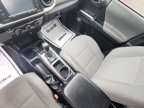 Used 2017 Toyota Tacoma SR5 image 18