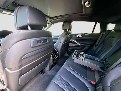 Used 2021 BMW X6 sDrive40i w/ Executive Package image 27