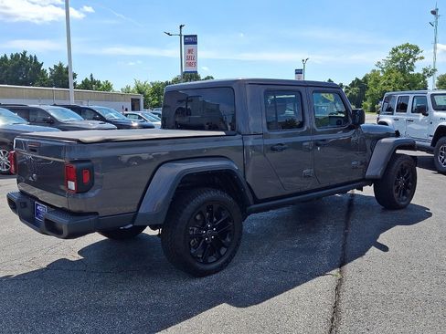 Used 2024 Jeep Gladiator Sport AWD/4WD image 6