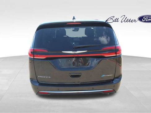 Used 2023 Chrysler Pacifica Limited FWD image 6