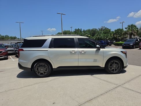 Certified 2025 Kia Carnival EX FWD image 9