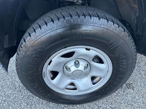 Used 2018 Toyota Tacoma SR image 34