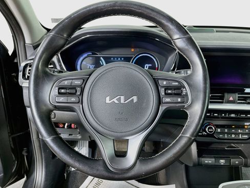 Used 2022 Kia Niro EX w/ Cold Weather Package FWD image 14