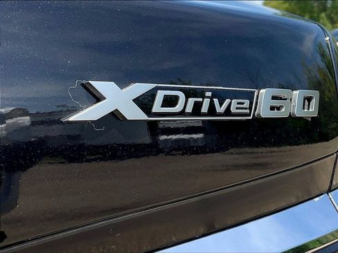 Used 2023 BMW i7 xDrive60 w/ Executive Package 2 AWD/4WD image 24