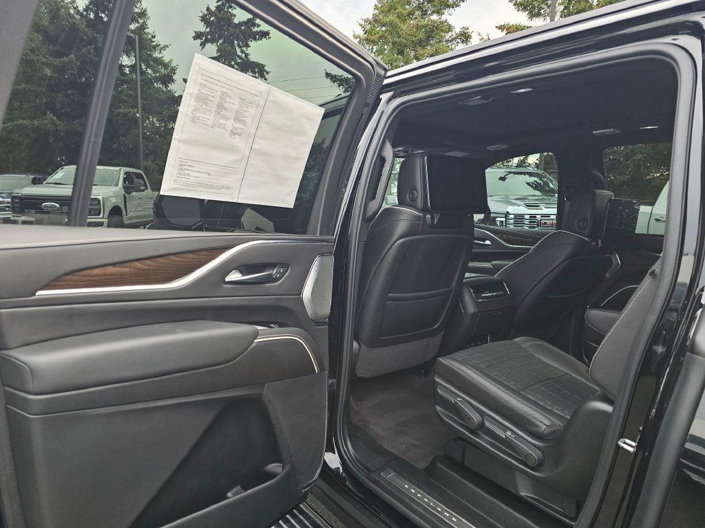 Used 2024 Cadillac Escalade ESV Sport Platinum w/ Heavy-Duty Trailer Package AWD/4WD image 19