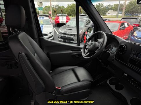 Used 2019 Mercedes-Benz Sprinter 2500 image 31