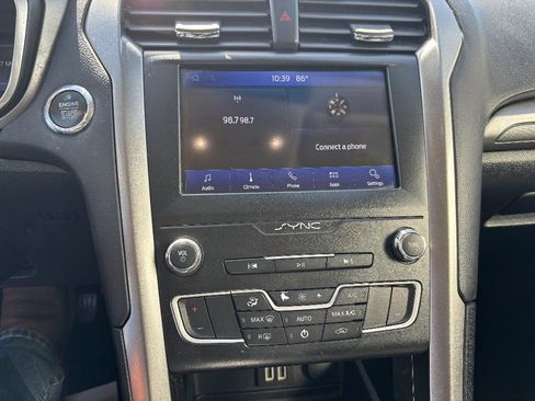 Used 2020 Ford Fusion SE FWD image 12