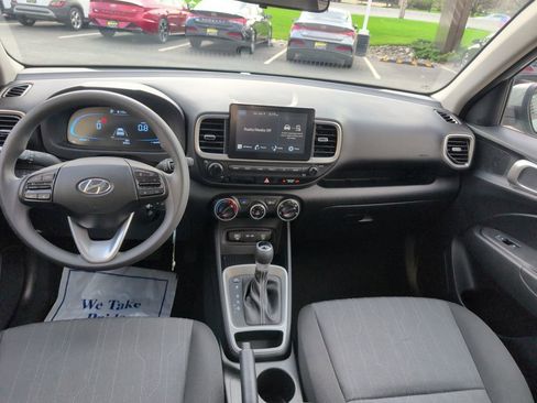 Certified 2025 Hyundai Venue SE FWD image 13