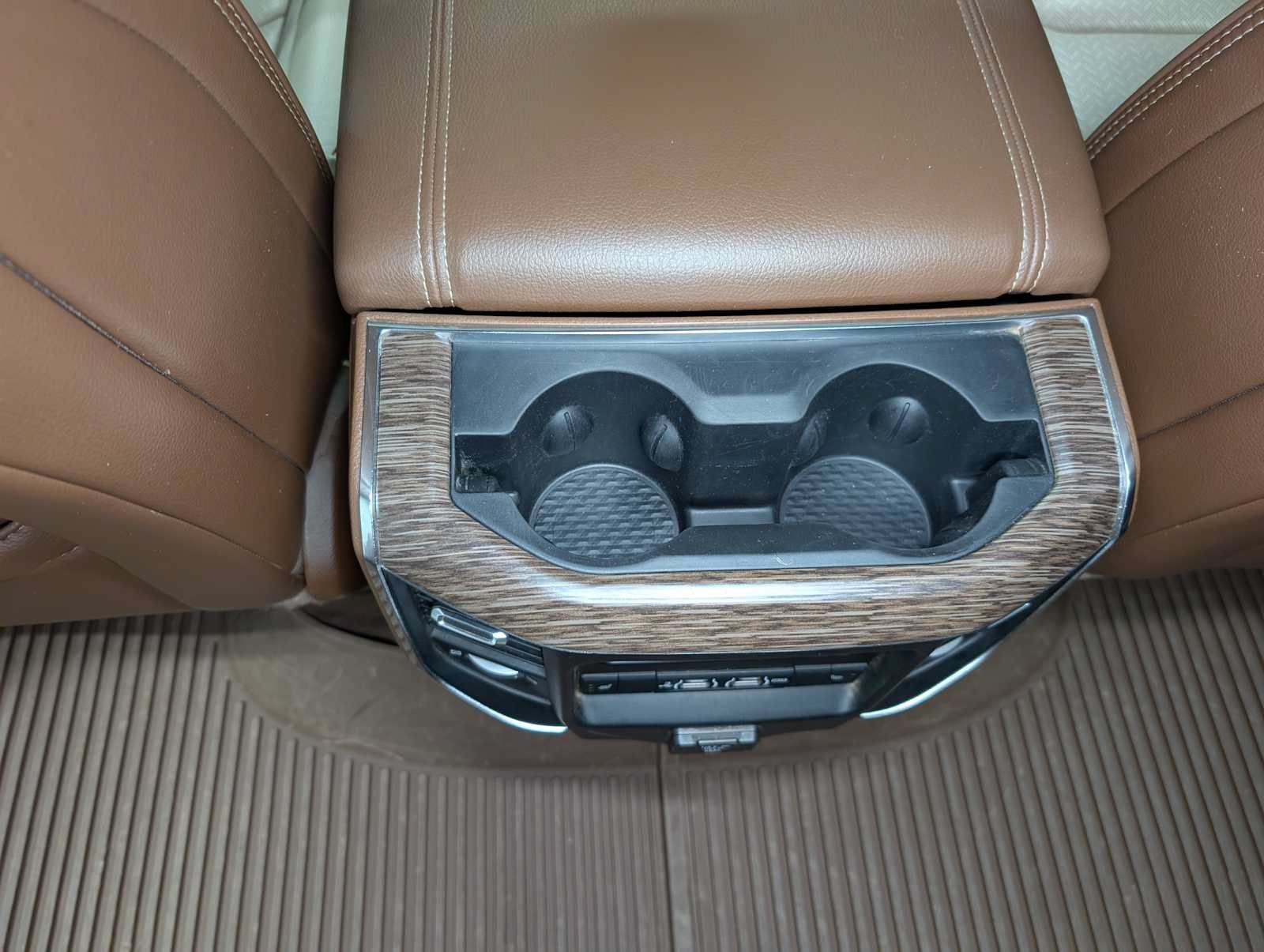 Used 2019 RAM 1500 Laramie AWD/4WD image 25