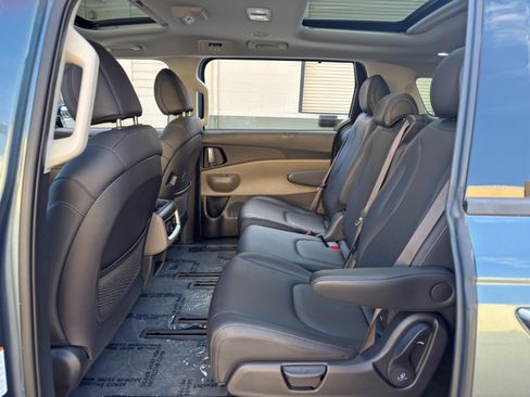 Used 2025 Kia Carnival SX FWD image 51