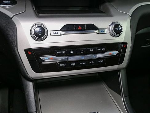 Used 2022 Ford Explorer XLT image 27