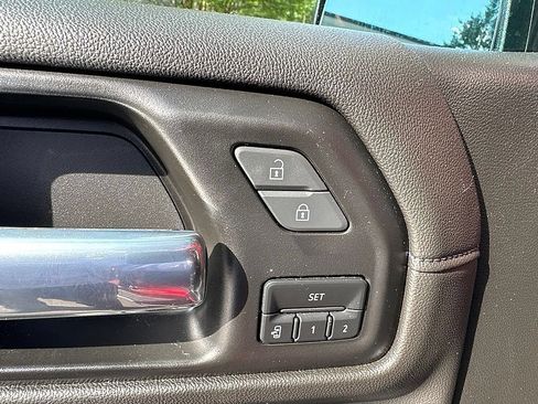 Used 2022 Chevrolet Silverado 1500 High Country w/ Technology Package AWD/4WD image 14