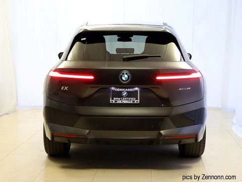 Used 2024 BMW iX xDrive50 w/ Sport Package AWD/4WD image 7