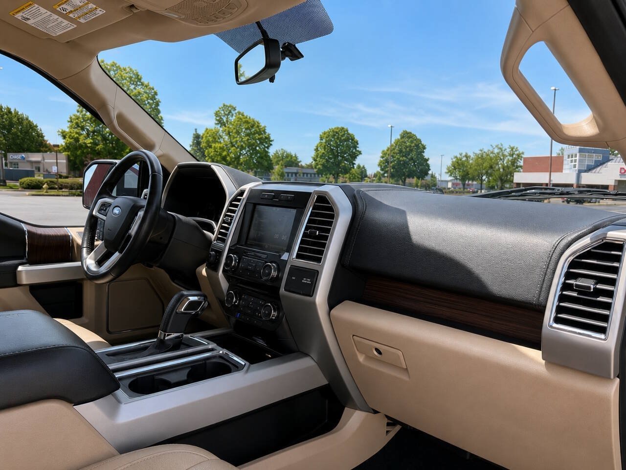 Used 2015 Ford F150 Lariat RWD image 6