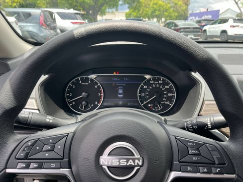 Used 2025 Nissan Altima 2.5 SV FWD image 23