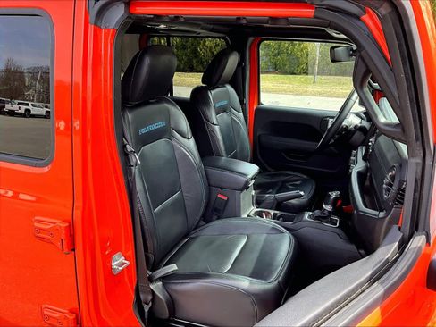 Used 2023 Jeep Wrangler Unlimited Rubicon 4xe AWD/4WD image 11