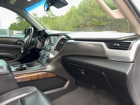 Used 2019 Chevrolet Suburban LT image 25