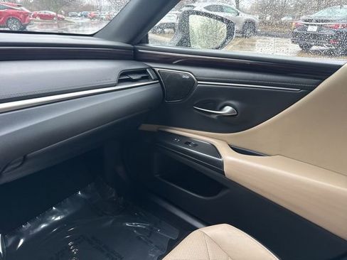 Used 2021 Lexus ES 300h w/ Accessory Package image 32