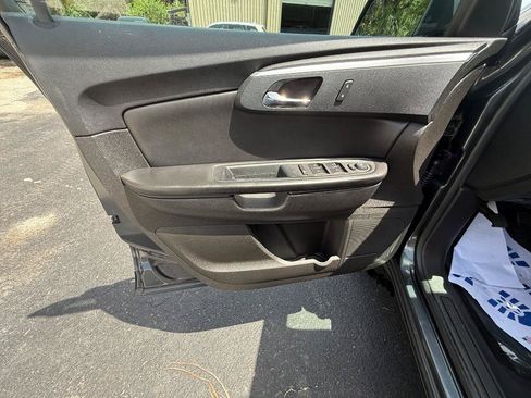 Used 2012 Chevrolet Traverse LT FWD image 16