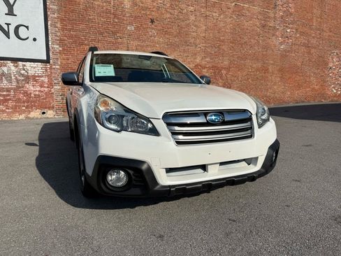 Used 2014 Subaru Outback 2.5i Limited AWD/4WD image 2