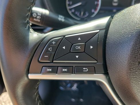 Used 2022 Nissan Sentra SV w/ Lighting Package FWD image 19