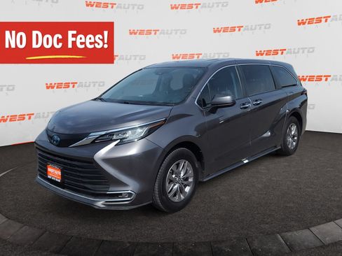 Used 2023 Toyota Sienna XLE AWD/4WD image 1