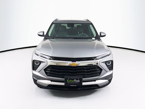 Used 2025 Chevrolet TrailBlazer LT FWD image 2