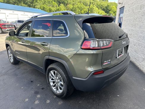 Used 2019 Jeep Cherokee Latitude Plus AWD/4WD image 5