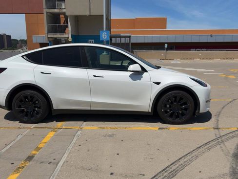 Used 2022 Tesla Model Y Long Range AWD/4WD image 4