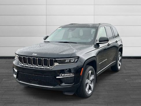 New 2025 Jeep Grand Cherokee Limited w/ MOPAR Finishing Package AWD/4WD image 7