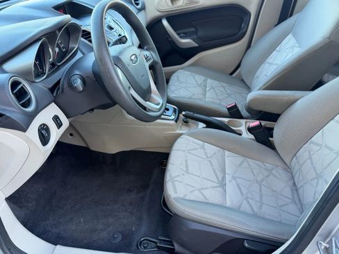Used 2012 Ford Fiesta SE image 8