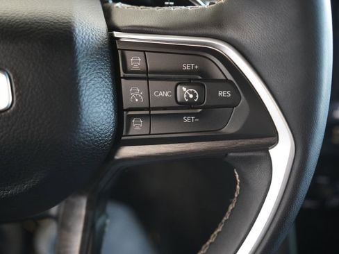 Used 2024 Jeep Grand Cherokee L Limited AWD/4WD image 32