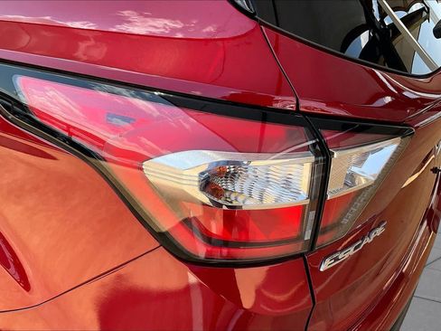 Used 2018 Ford Escape SE w/ SE Sync 3 Package FWD image 26