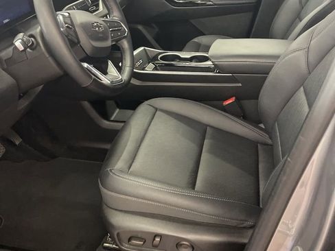 Used 2025 Chevrolet Equinox LT w/ Convenience Package II image 8