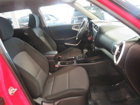 Used 2020 Kia Soul LX image 24