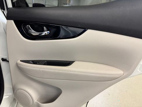 Used 2017 Nissan Rogue Sport SL AWD/4WD image 25